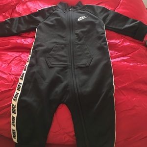 Nike jumpsuit size 6months